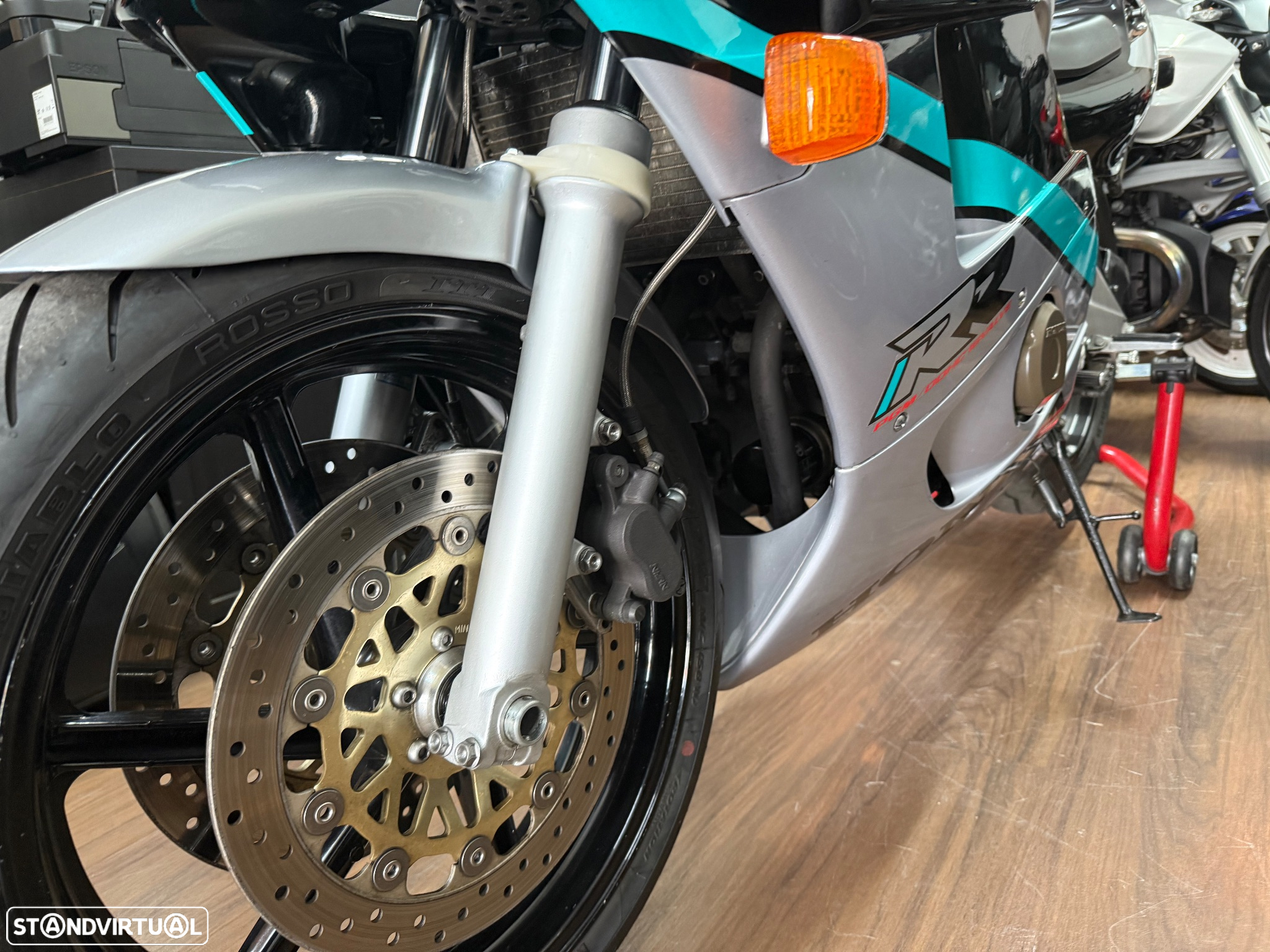 Honda CBR 400 RR - 18
