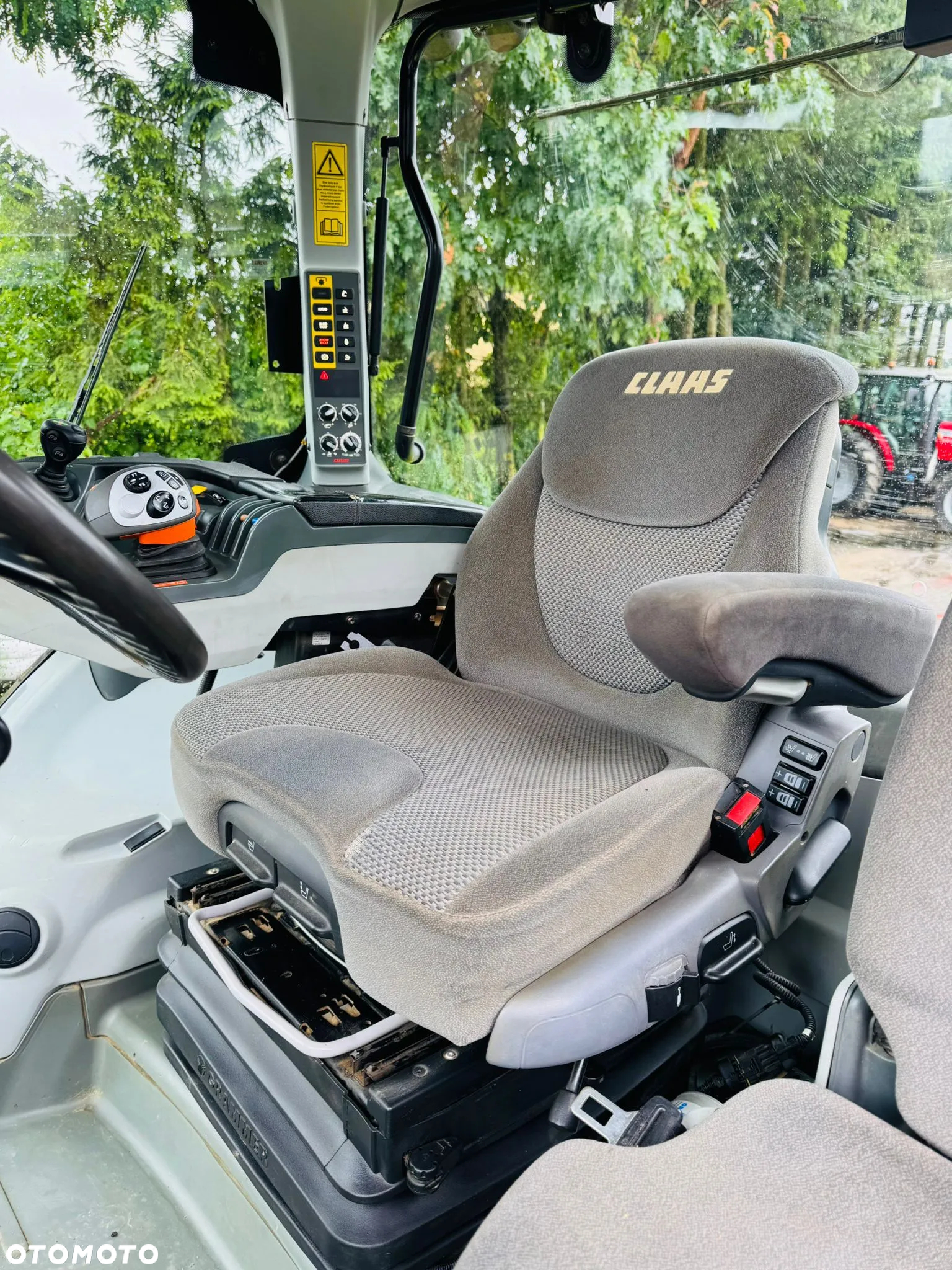 Claas Axion 810 CEBIS - 12