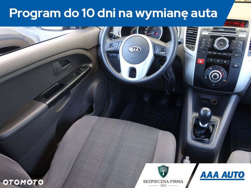 Kia Venga - 8