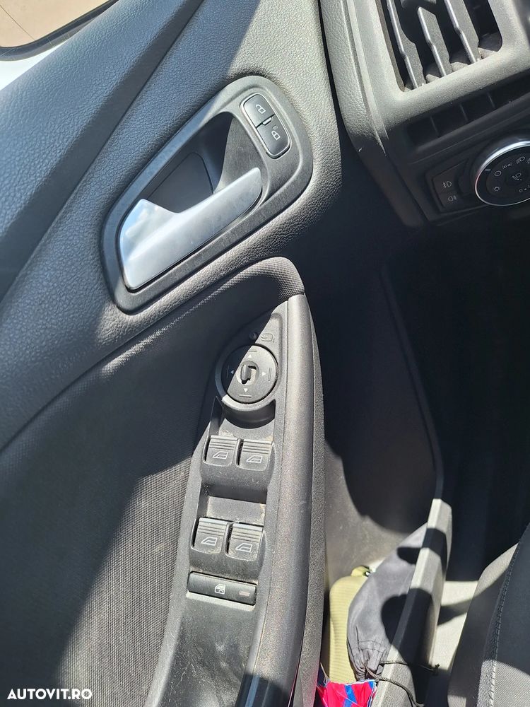 Ford Focus - 8