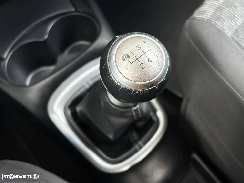 Toyota Yaris 1.4 D-4D Comfort+P.Style - 31