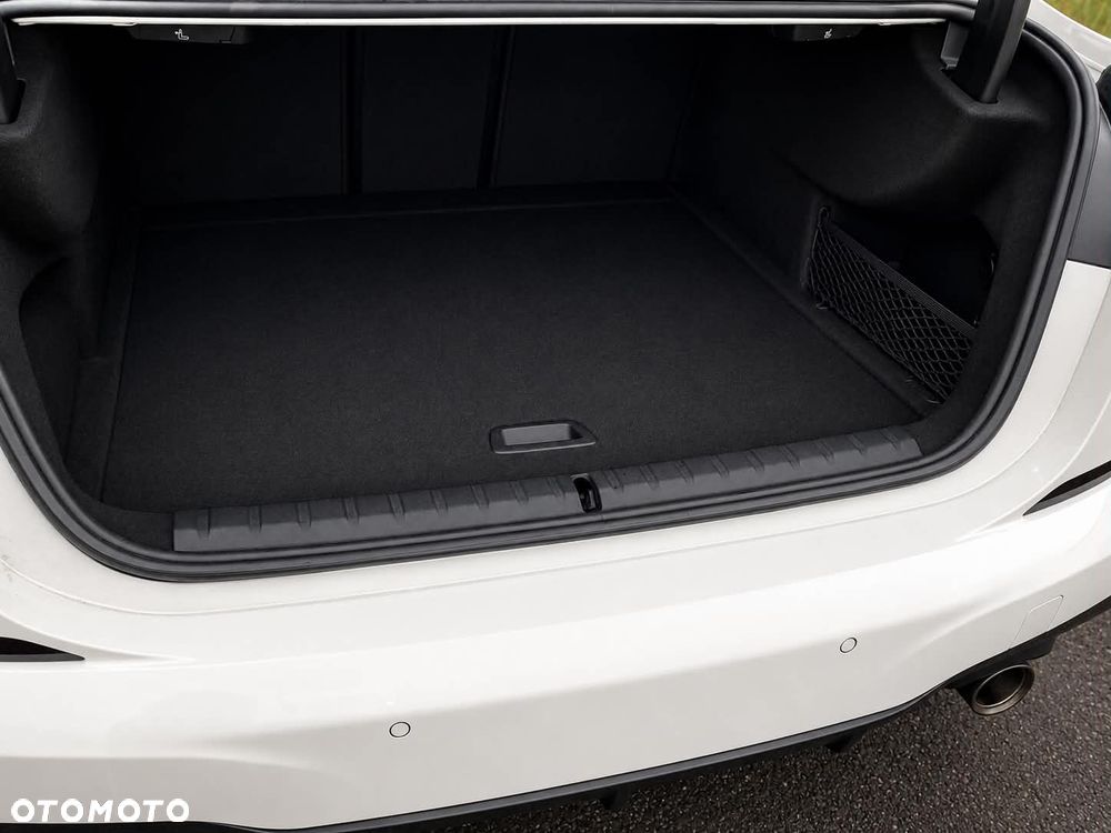 BMW Seria 2 218d - 5