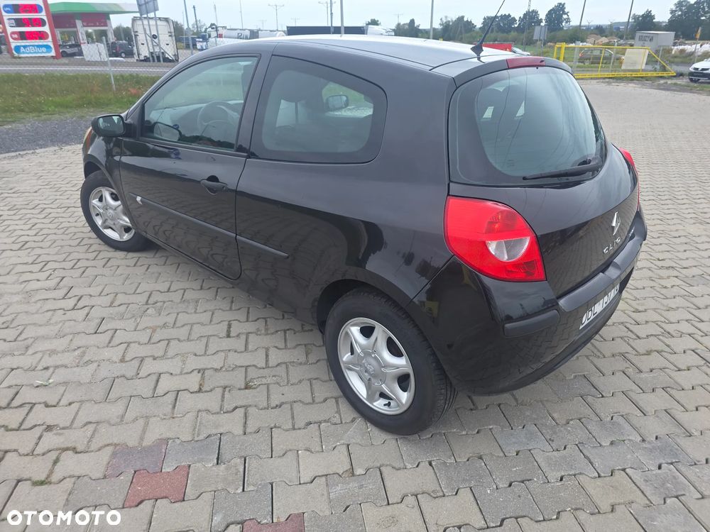 Renault Clio 1.2 16V Authentique - 10