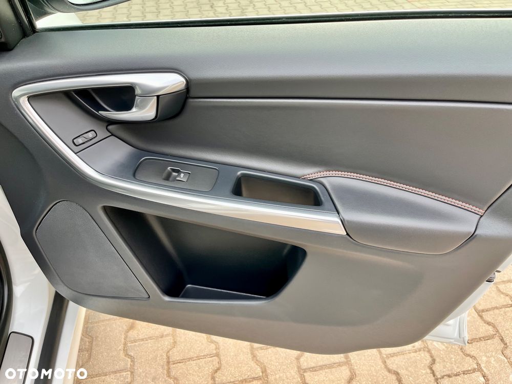 Volvo XC 60 D4 Drive-E Ocean Race - 23