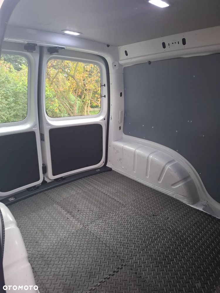 Volkswagen Caddy - 23