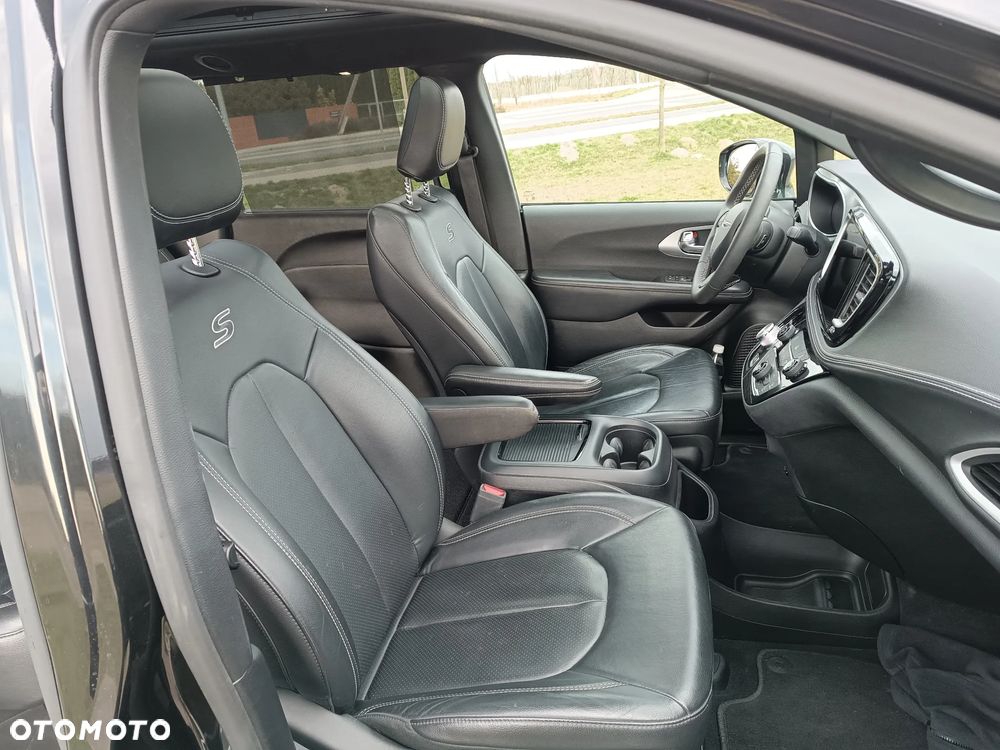 Chrysler Pacifica - 7