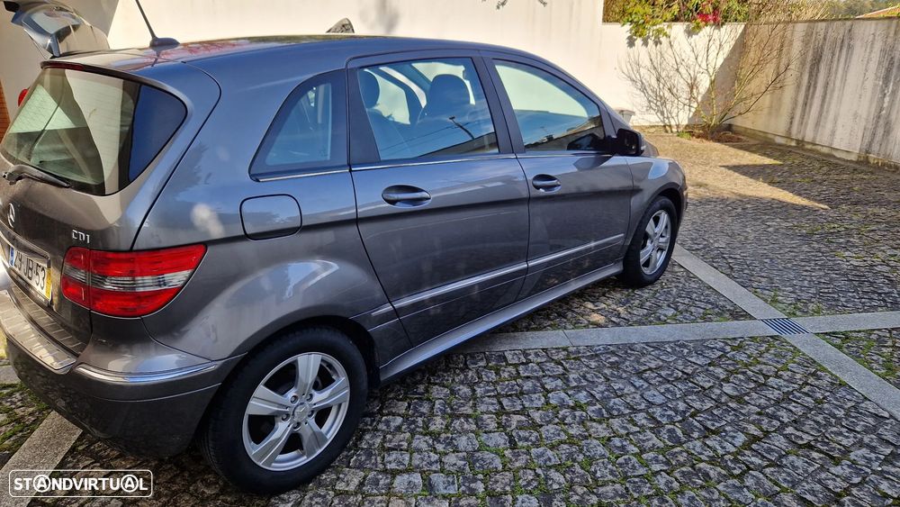 Mercedes-Benz B 200 CDI - 2