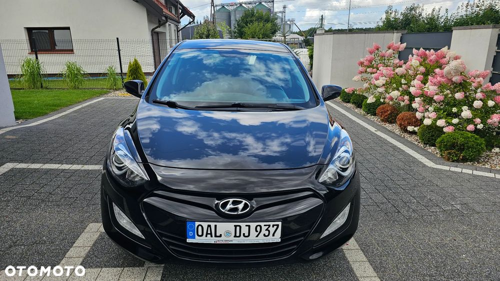 Hyundai i30 blue 1.6 CRDi Trend - 2