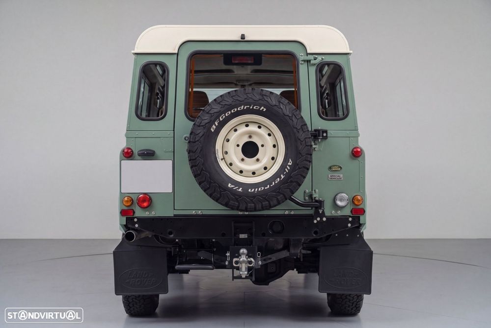 Land Rover Defender - 44