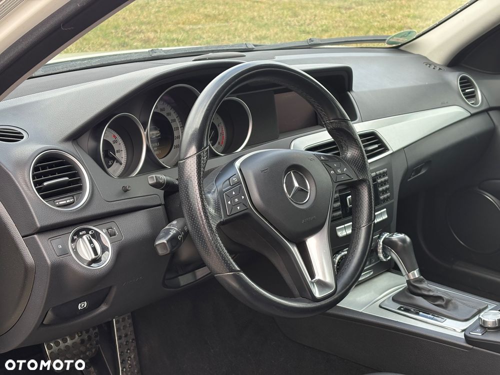 Mercedes-Benz Klasa C 180 CGI Automatik BlueEFFICIENCY Avantgarde - 11