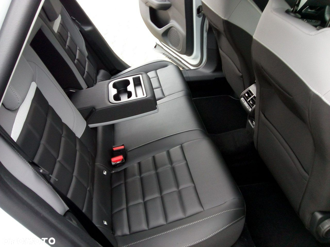 Citroën C4 1.2 PureTech Max S&S EAT8 - 11