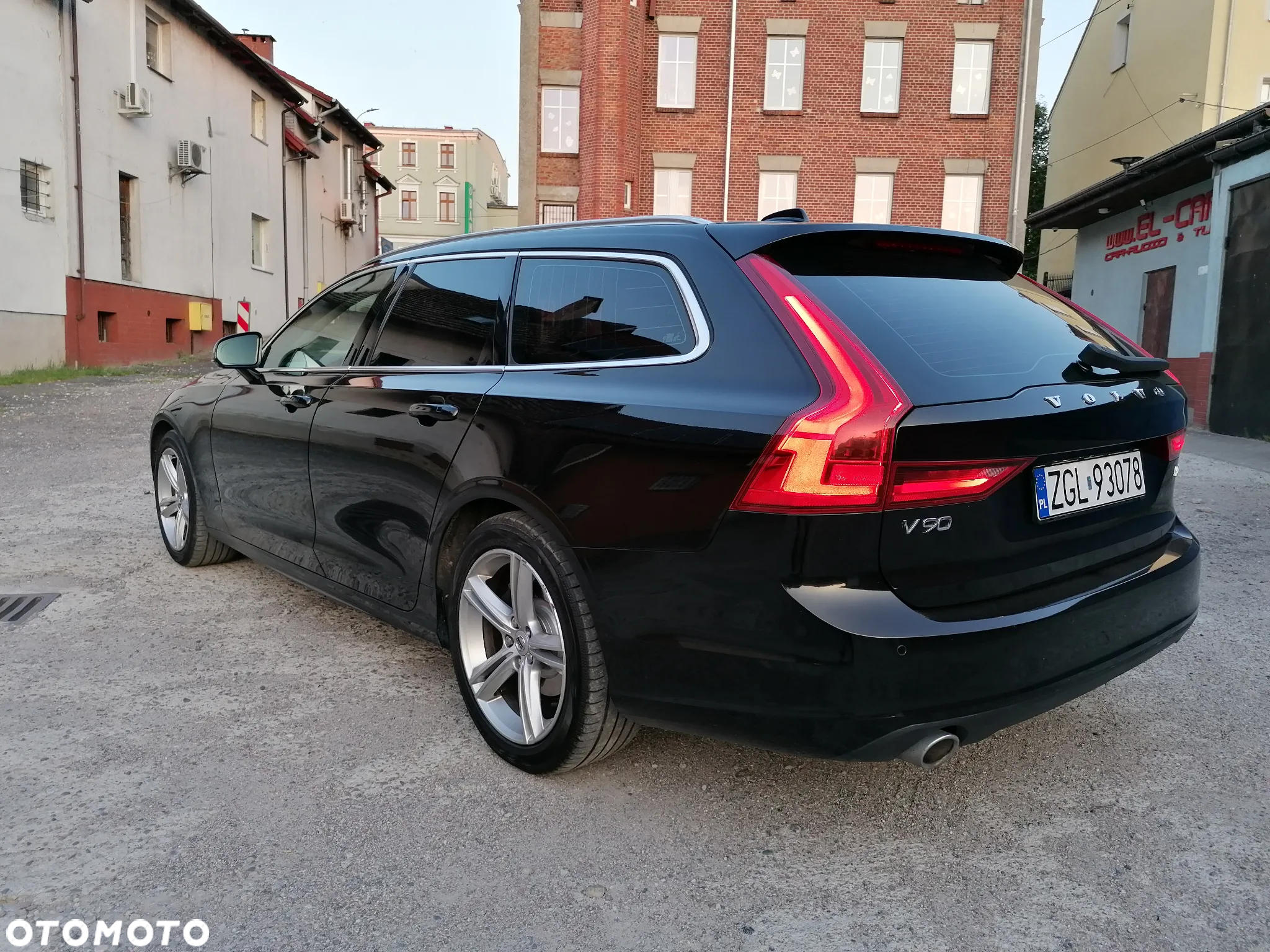 Volvo V90 D4 Momentum - 5