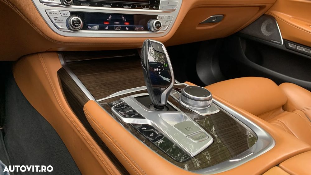 BMW Seria 7 750i xDrive - 28
