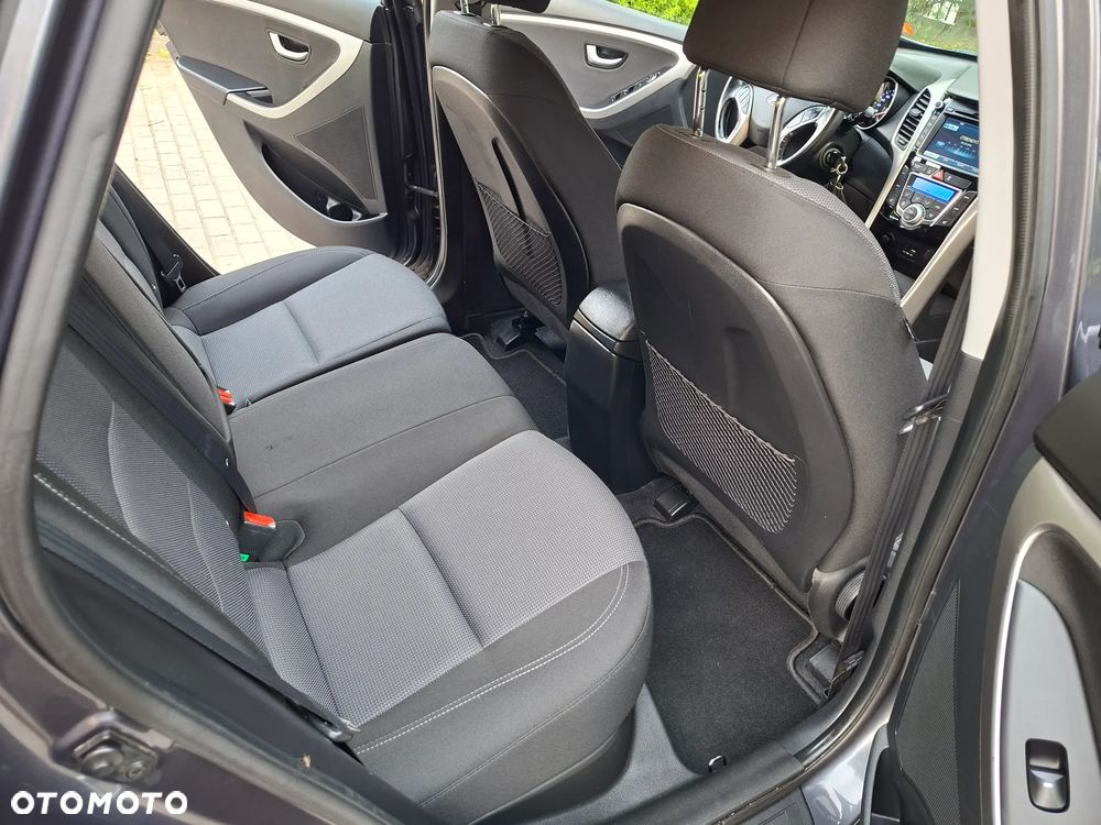Hyundai i30 blue Kombi 1.6 GDi Passion - 19