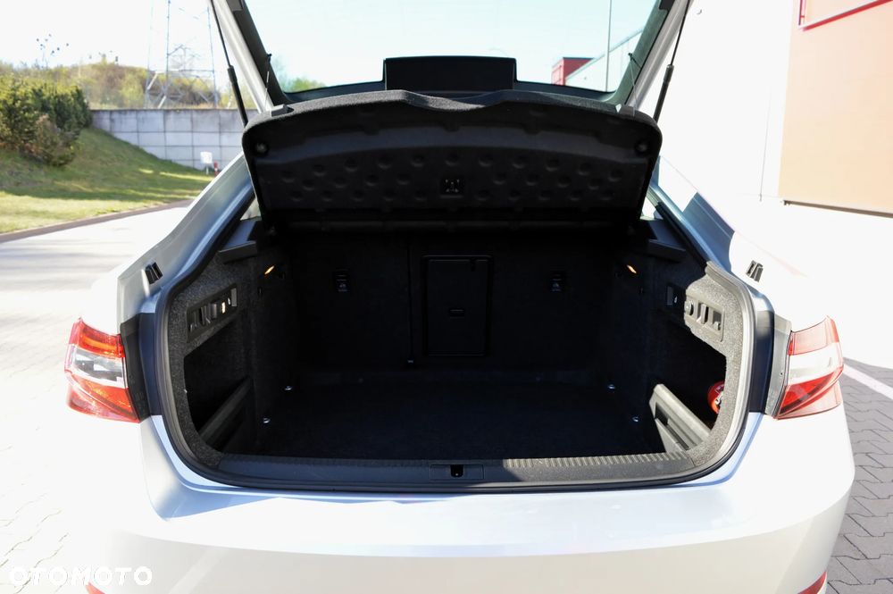 Skoda Superb 1.6 TDI GreenLine - 31