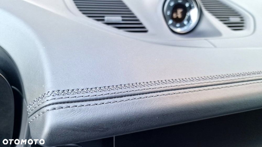 Porsche Cayenne - 32