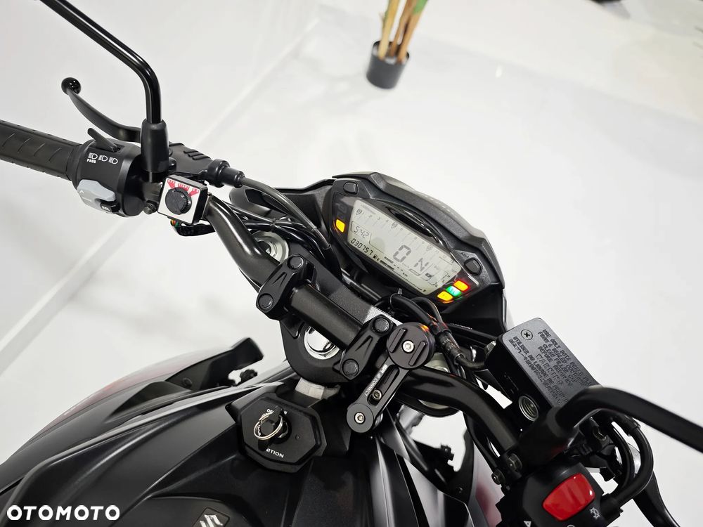 Suzuki GSX - 6