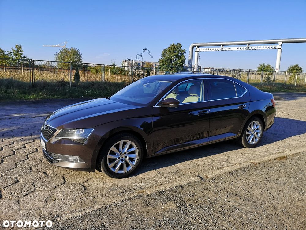 Skoda Superb 2.0 TDI DSG Premium Edition - 2