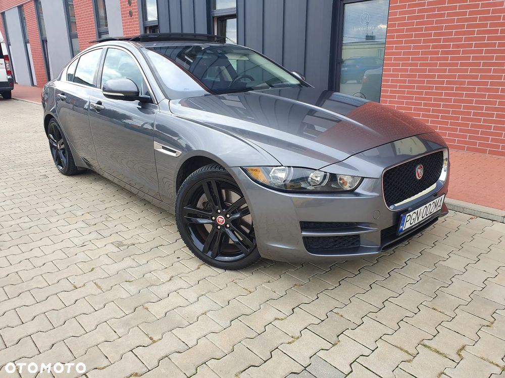 Jaguar XE - 15