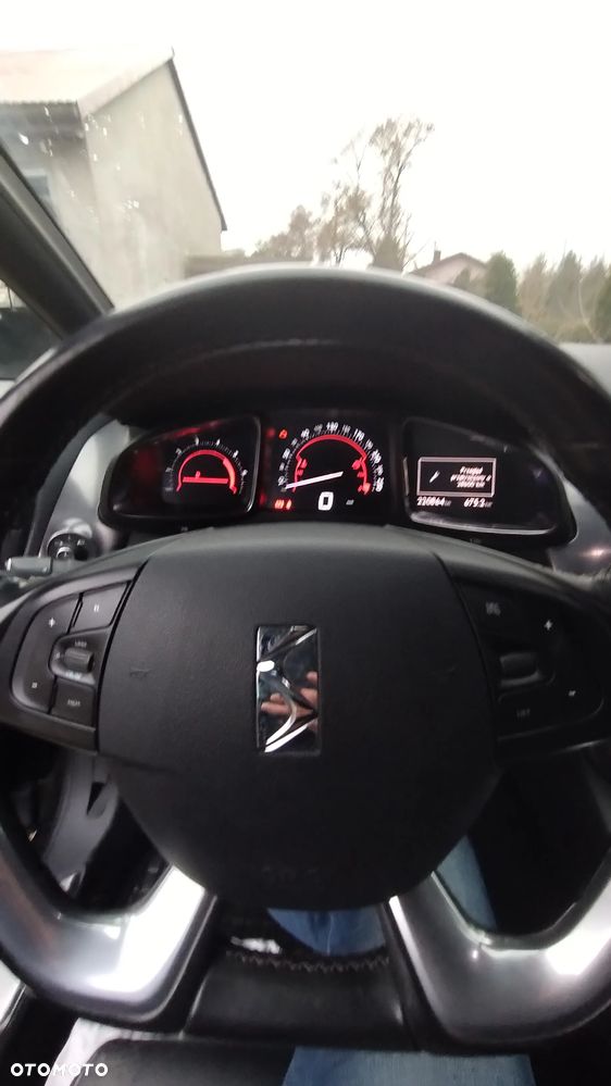 Citroën DS5 HDi 165 SoChic - 8