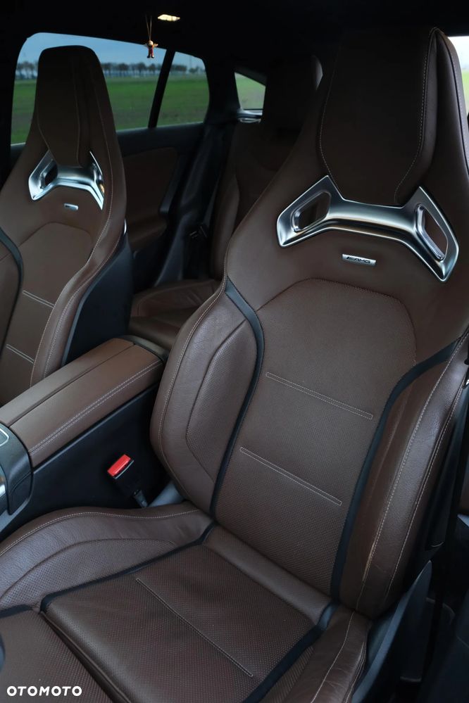 Mercedes-Benz CLA - 12