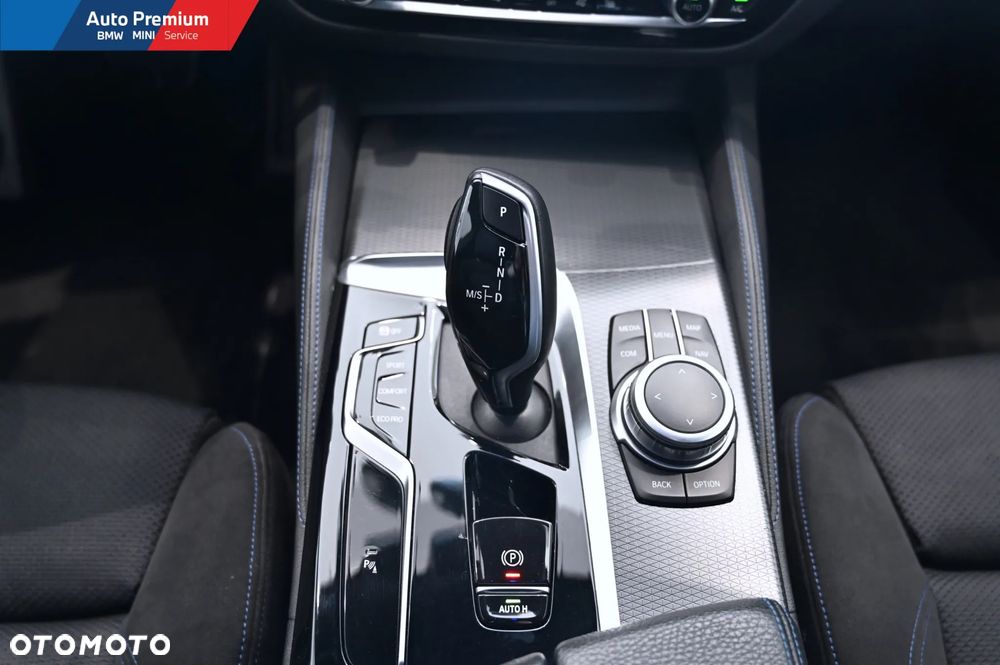 BMW Seria 5 520d xDrive - 17