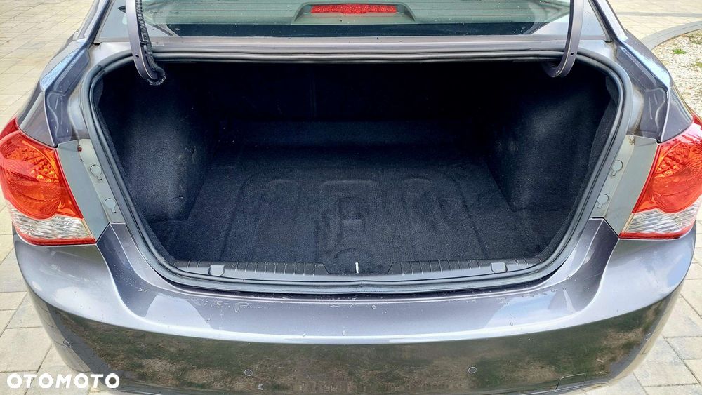 Chevrolet Cruze 1.8 LS - 29