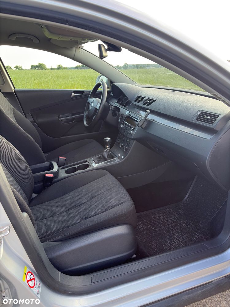 Volkswagen Passat 1.6 Comfortline - 12
