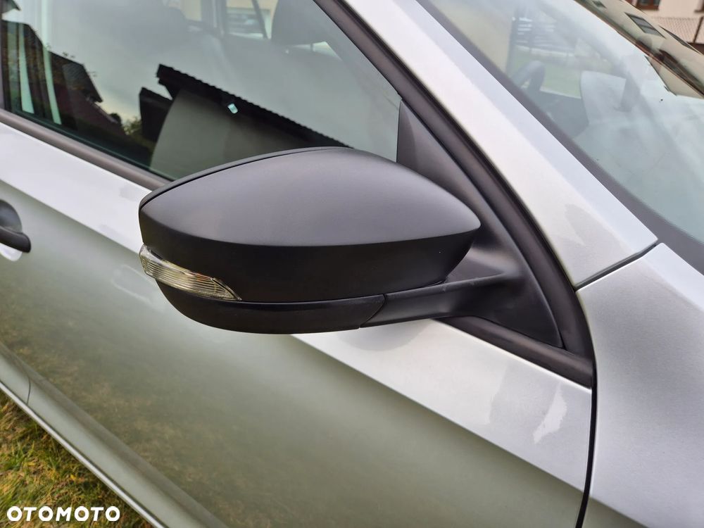 Skoda RAPID - 21