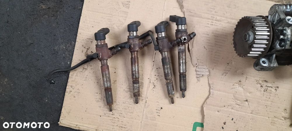 NISSAN RENAULT 1.5 DCI wtryskiwacz H8200294788 - 1