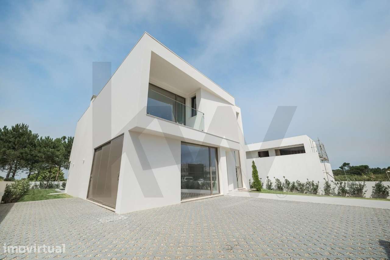 Moradia T3 Contemporânea com Piscina e Jardim | Fontanelas – Sintra - Grande imagem: 2/48