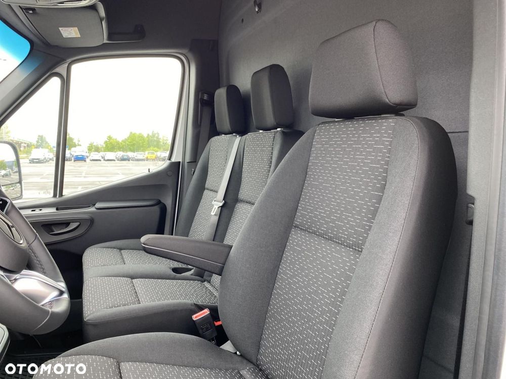 Mercedes-Benz Sprinter - 11