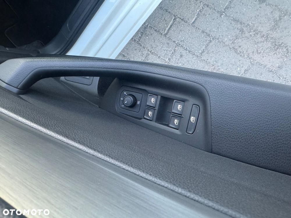 Volkswagen Passat 2.0 TDI SCR DSG Business - 11