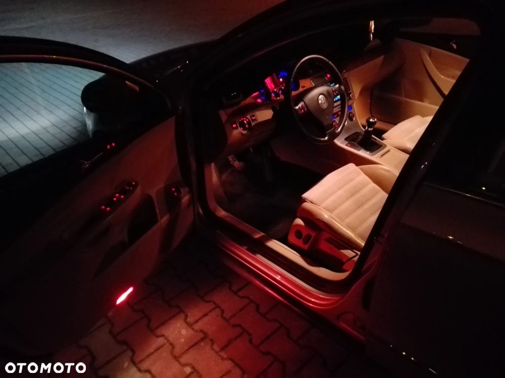 Volkswagen Passat 2.0 TDI DPF Highline - 10