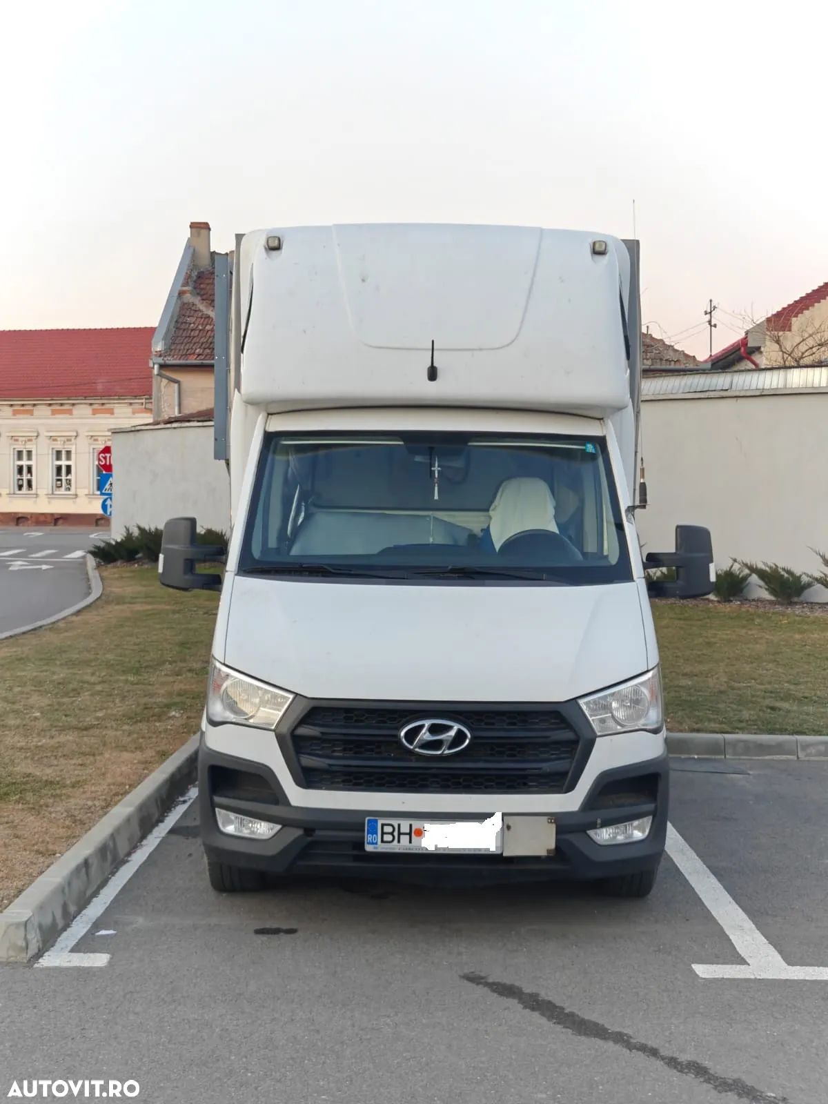 Hyundai H350 - 1