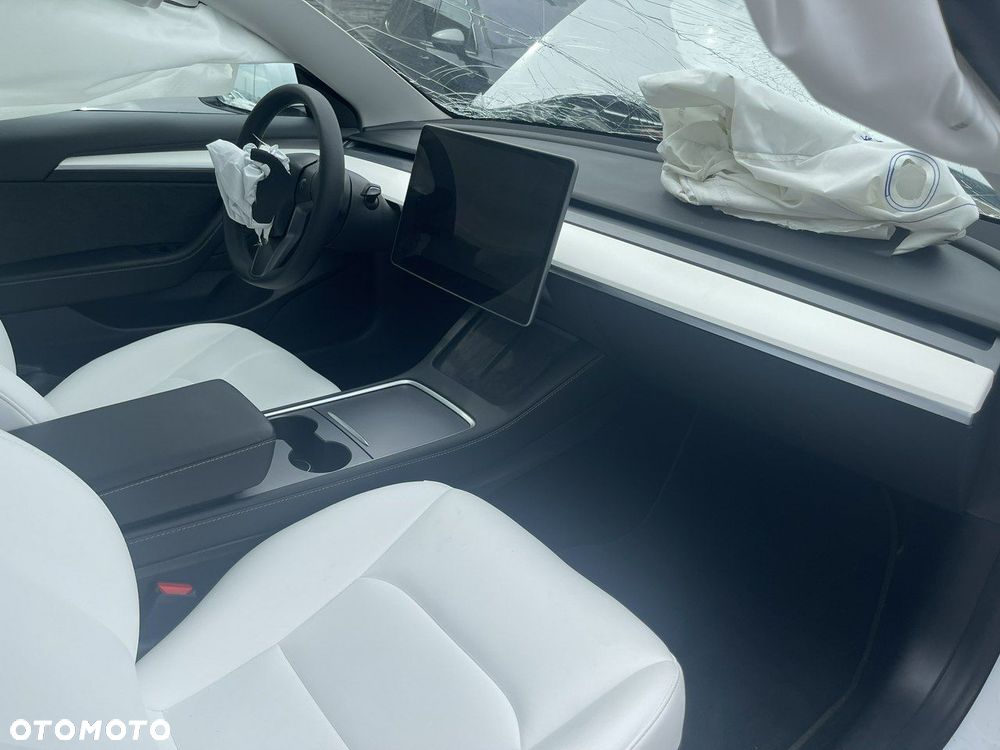 Tesla Model 3 - 11