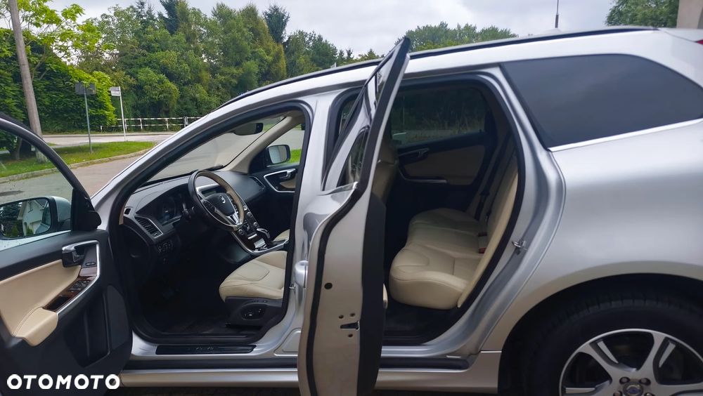 Volvo XC 60 D5 AWD Momentum - 12
