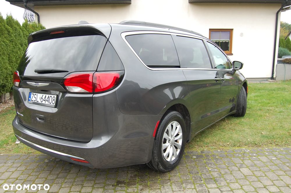 Chrysler Pacifica - 5