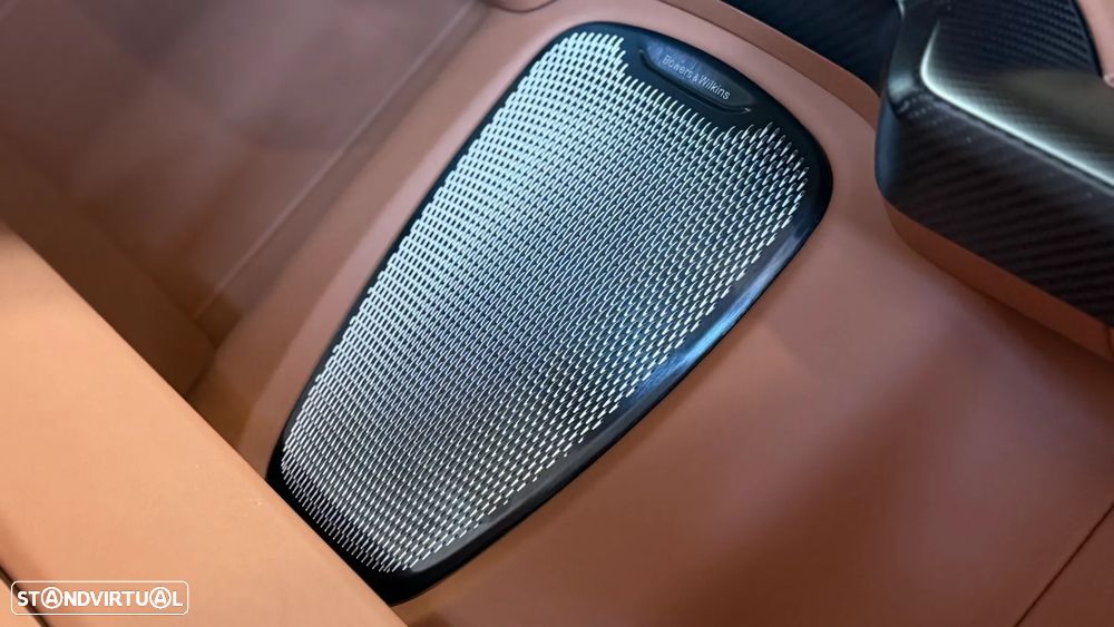 Aston Martin Vanquish V12 - 45