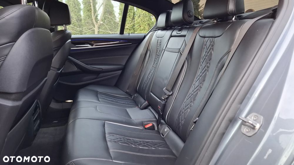 BMW Seria 5 M550i xDrive - 21