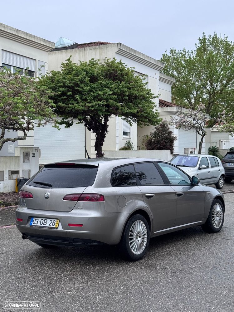 Alfa Romeo 159 Sportwagon 1.9 JTDm 16V Sportiva - 11