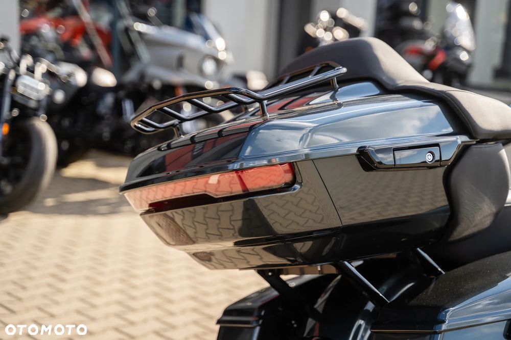 Harley-Davidson Touring Street Glide - 12