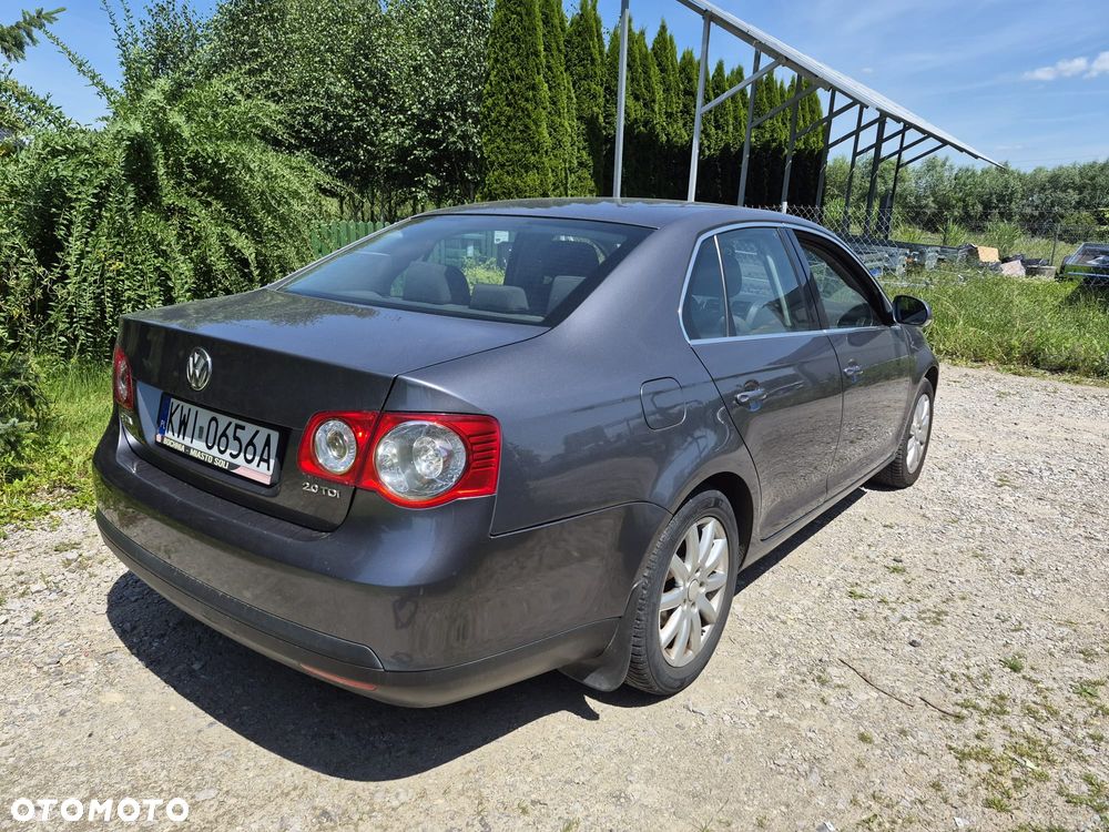 Volkswagen Jetta 2.0 TDI DPF Freestyle - 10