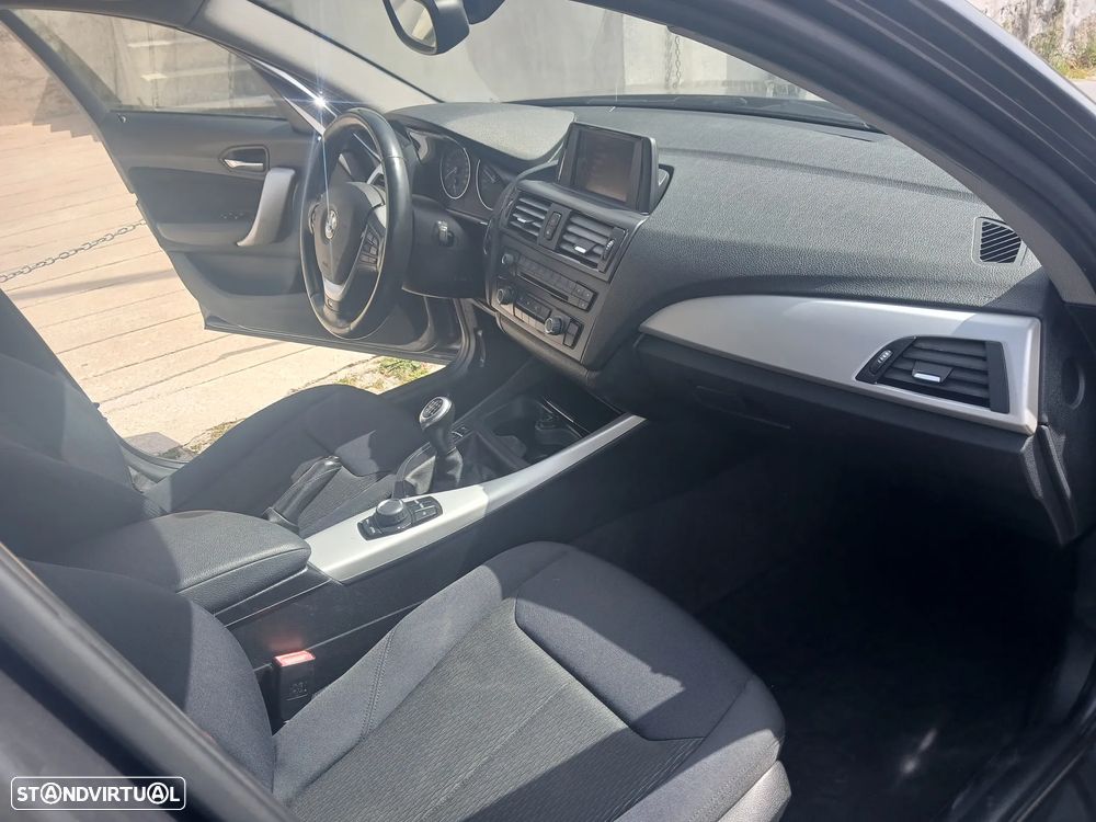 BMW 116 d Sport Line - 23