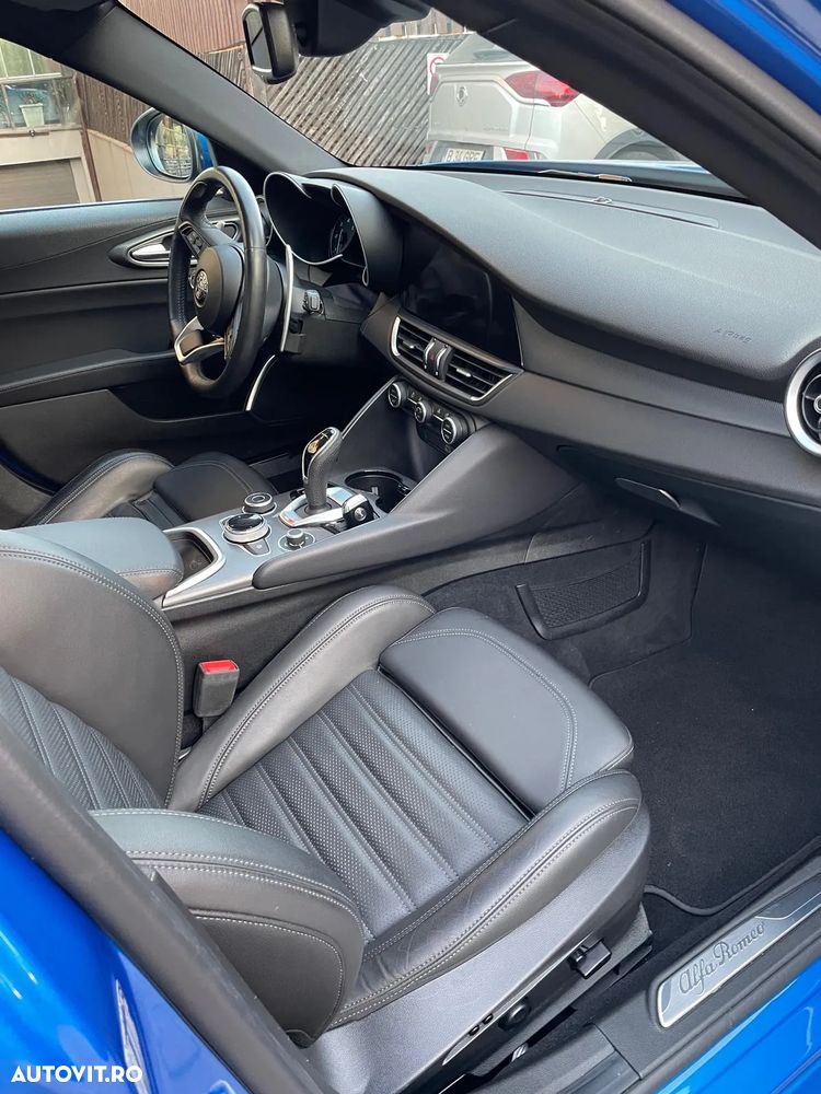 Alfa Romeo Giulia 2.2 JTDM AWD AT8 Veloce - 8