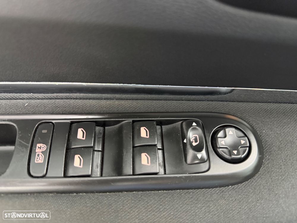 Peugeot 3008 1.6 HDi Allure - 27