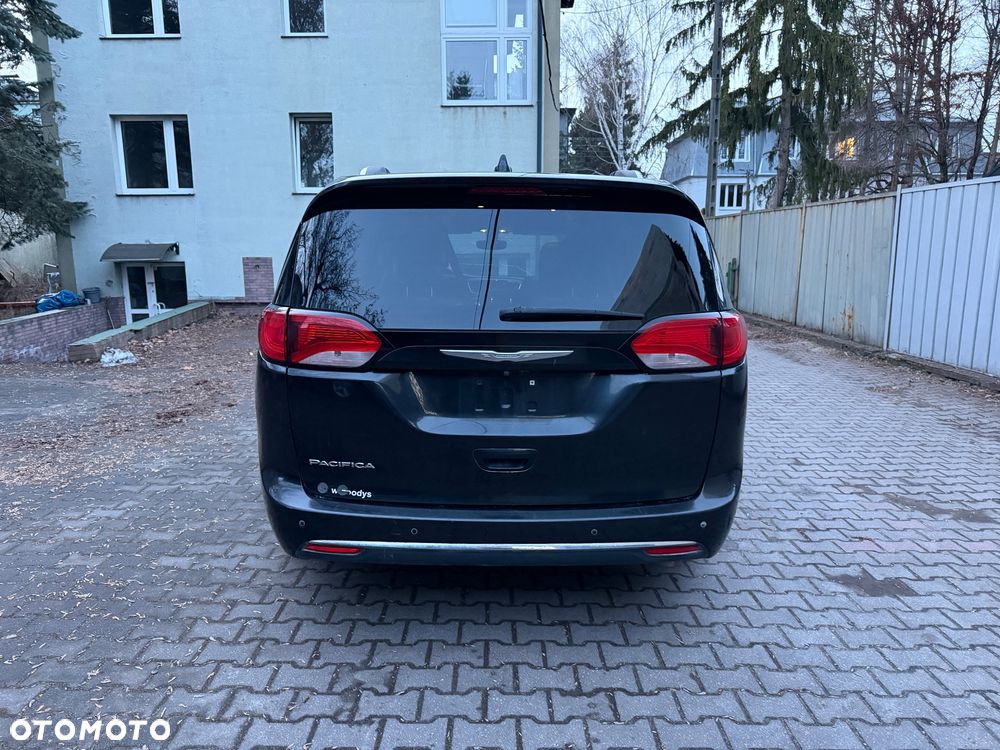 Chrysler Pacifica - 5