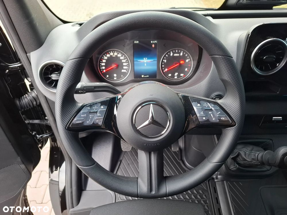 Mercedes-Benz Sprinter - 15