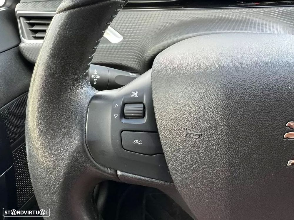 Peugeot 208 1.2 PureTech Signature - 33
