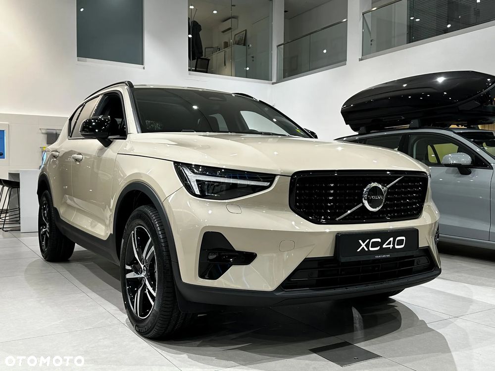 Volvo XC 40 B4 Plus Dark - 4